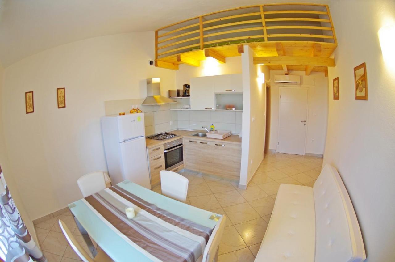 Holiday Apartments In House Sanja Rakalj Exterior photo